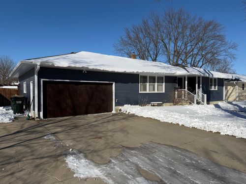 850 Elm St Ne, Hutchinson, MN, 55350-1271 | Card Image