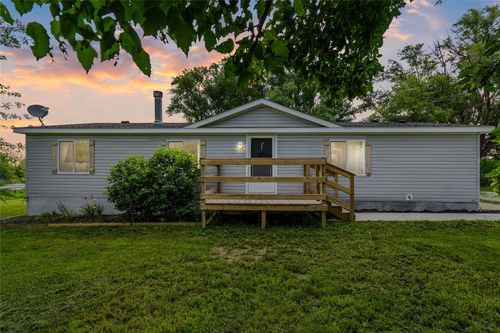 1082 Story Dr, Knoxville, IA, 50138-8740 | Card Image