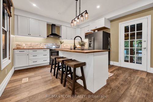 115 Cedar St, Cambridge, ON, N1S1V7 | Card Image