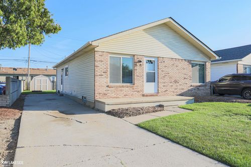 20440 Nicke St, Clinton Township, MI, 48035-4053 | Card Image