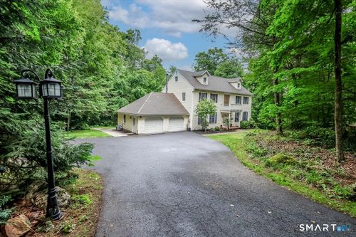 33 Greenknoll Dr, Brookfield, CT, 06804-2200 | Card Image