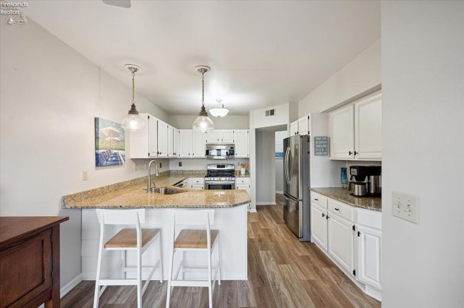 608 Monument Vw, Condo with 2 bedrooms, 3 bathrooms and 1 parking in Marblehead OH | Image 12