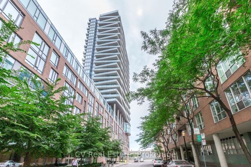 1 Market St, Toronto, ON, M5E0A2 | Card Image
