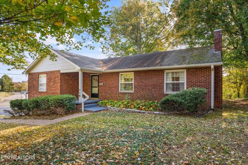 418 Highland Ave, Maryville, TN, 37803-4839 | Card Image