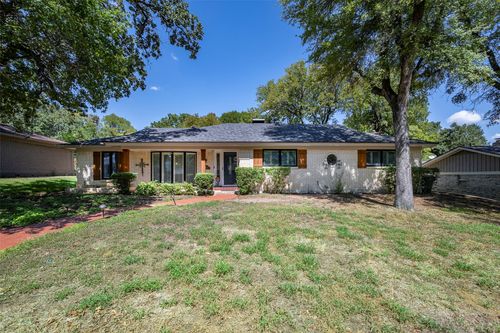 5017 Boulder Lake Rd, Fort Worth, TX, 76103-1204 | Card Image