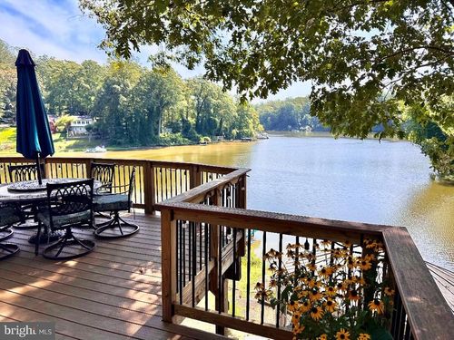 8389 Highview St, MANASSAS, VA, 20112-3158 | Card Image