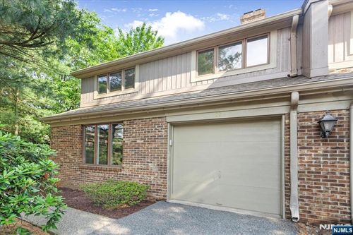 77 Cummings Ct, Mahwah, NJ, 07430-3313 | Card Image