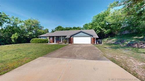 1005 S Broadway Ave, Ada, OK, 74820-8229 | Card Image