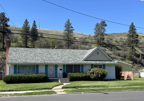 1109 N Morton St, Colfax, WA, 99111-2132 | Card Image