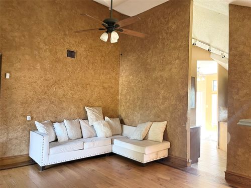 13118 Rustic Cir, Balch Springs, TX, 75180-2558 | Card Image