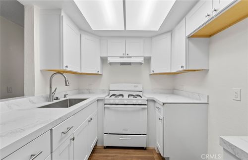 b107-600 W 3rd St, Santa Ana, CA, 92701-5269 | Card Image