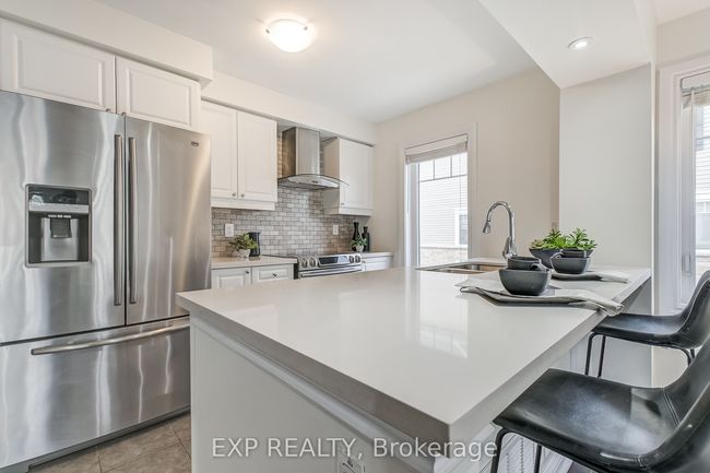 979 Nadalin Hts, House attached with 4 bedrooms, 2 bathrooms and 1 parking in Milton ON | Image 15
