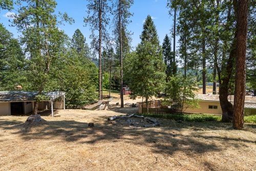 8359 E Evans Creek Rd, Rogue River, OR, 97537-6657 | Card Image