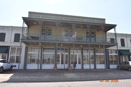 111 W Front St, Greenwood, MS, 38930-4442 | Card Image
