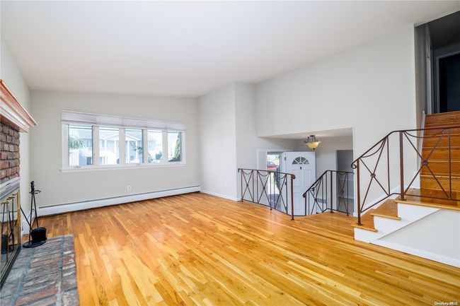 2781 Bayview Ave, House other with 4 bedrooms, 2 bathrooms and null parking in Wantagh NY | Image 9