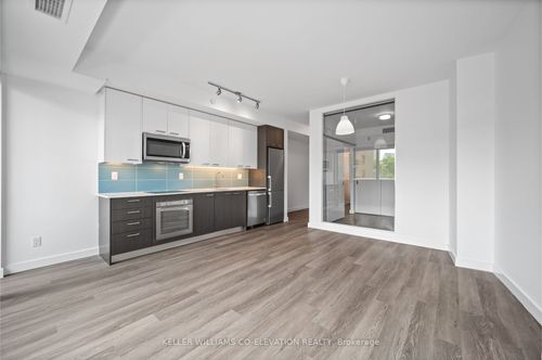 406-109 Vaughan Rd, York, ON, M6C0B1 | Card Image