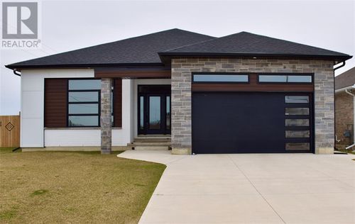 3595 Mia Lane, Camlachie, ON, N0N1E0 | Card Image