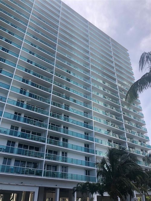 408-100 Bayview Dr, Sunny Isles Beach, FL, 33160-4752 | Card Image