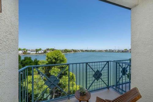 318-300 Baltic Cir, Redwood City, CA, 94065-2249 | Card Image