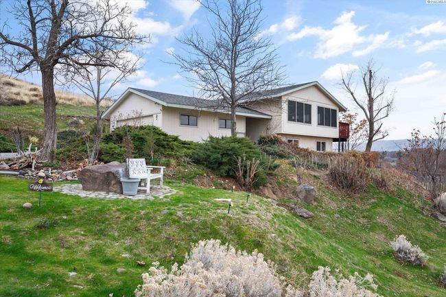 73805 N Demoss Rd, Home with 3 bedrooms, 3 bathrooms and null parking in Benton City WA | Image 6