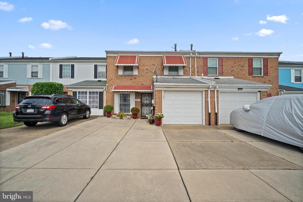 Lyons Pl, Philadelphia, PA 19153