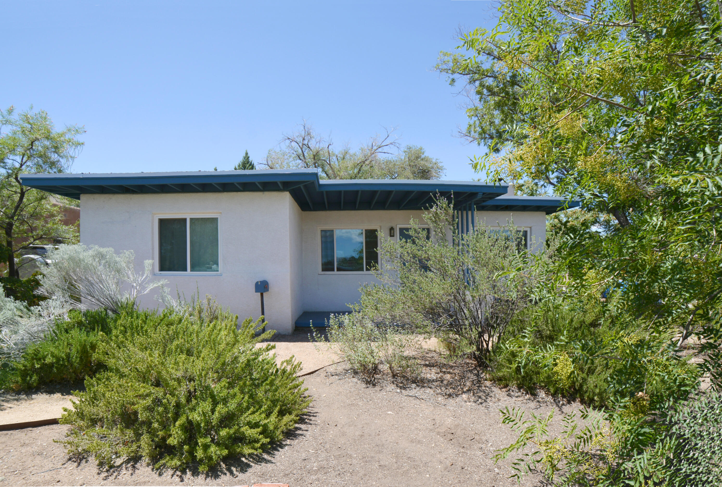 Montclaire Dr, Albuquerque, NM 87108
