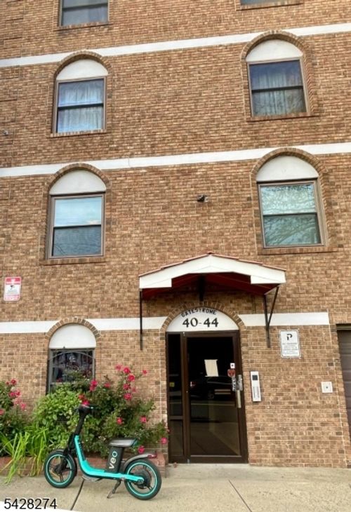 6-40 Rome St, Newark, NJ, 07105-3318 | Card Image