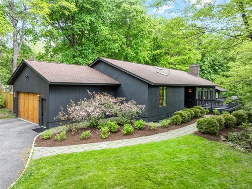 3 Banks Hill Rd, Pleasantville, NY, 10570-2453 | Card Image