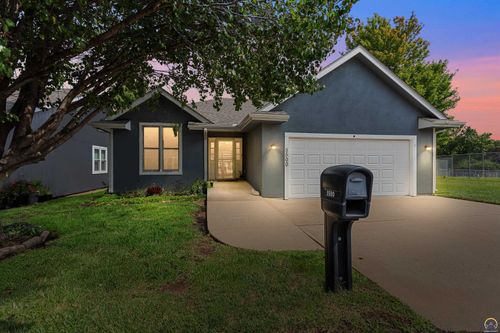5500 Sw Chapella St, Topeka, KS, 66614-4041 | Card Image
