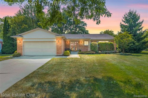 5487 Boros Dr, Troy, MI, 48085-3303 | Card Image