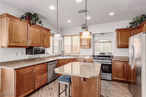 135 Broken Putter Way, Las Vegas, NV, 89148-5255 | Card Image