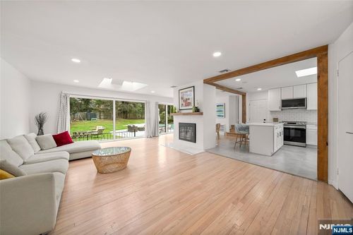 7 Wierimus Ln, Hillsdale, NJ, 07642-1222 | Card Image