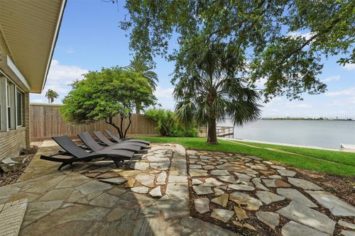 18 S Shore Dr, Galveston, TX, 77551-4362 | Card Image