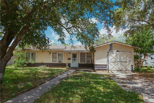 621 S Wanda Dr, Kingsville, TX, 78363-4970 | Card Image