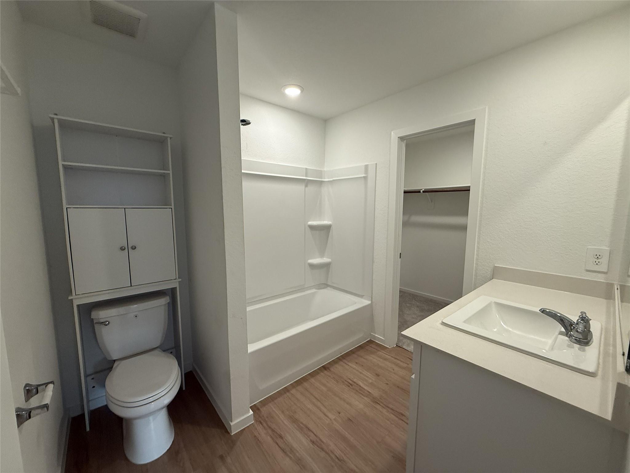 Residential Lease in Willis 4