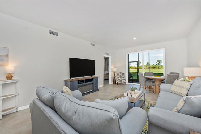 living room | Image 15