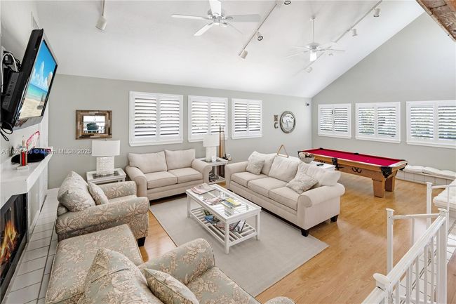 894 Ne Sandalwood Pl, Townhouse with 3 bedrooms, 3 bathrooms and null parking in Jensen Beach FL | Image 46