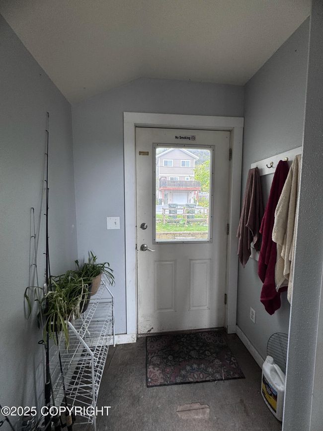 Back Door Entrance between C&D | Image 32
