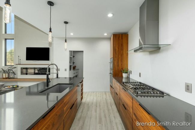 Kitchen | Image 11