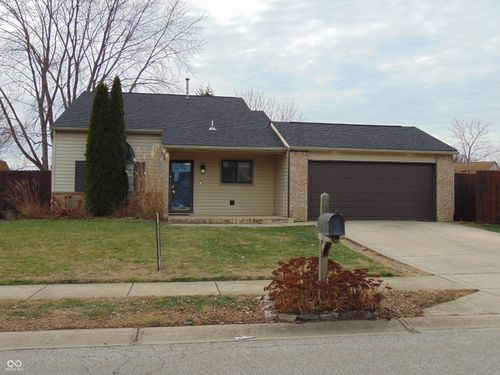 123 Country Wood Dr, Whiteland, IN, 46184-9621 | Card Image