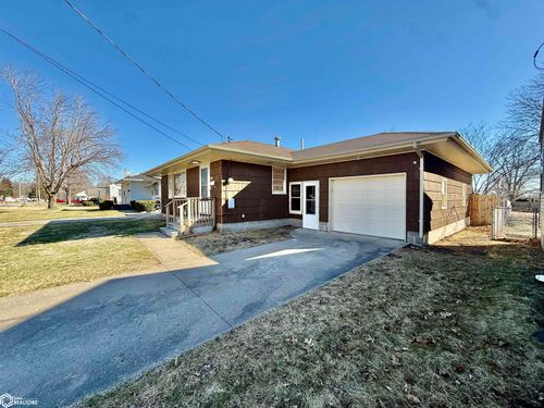 122 N Johnson Ave, Ottumwa, IA, 52501-4426 | Card Image