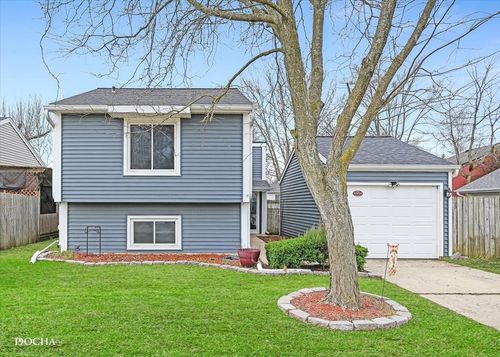 30W021 Danbury Dr, Warrenville, IL, 60555-1408 | Card Image