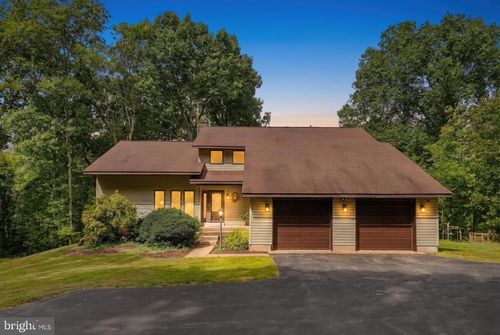 8423 Lock Ln, WARRENTON, VA, 20186-8456 | Card Image