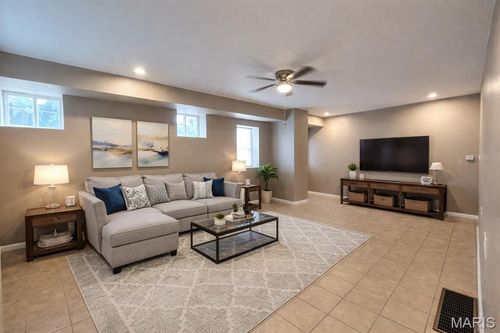 3941 Minnesota Ave, Saint Louis, MO, 63118-4434 | Card Image