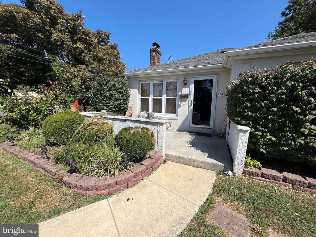 Fernwood Ave, Folsom, PA 19033