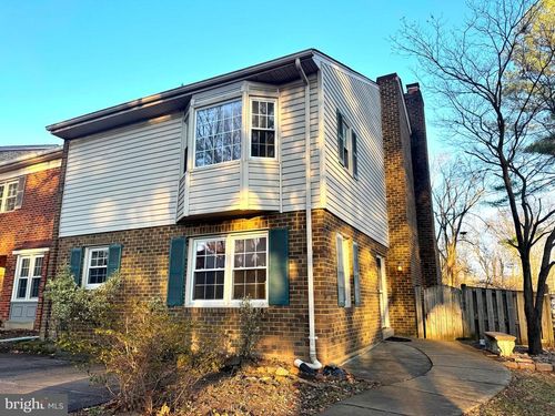 1008 Moorefield Creek Rd Sw, VIENNA, VA, 22180-6204 | Card Image