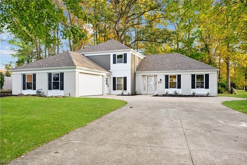 20121 Driftwood Ct, Strongsville, OH, 44149-5901 | Card Image