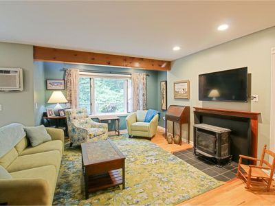 510 Acorn Lane, Condo with 3 bedrooms, 2 bathrooms and null parking in Shelburne VT | Image 2