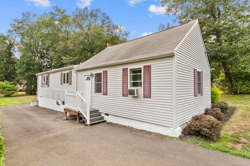 40 Woodland Ave, North Haven, CT, 06473-1941 | Card Image
