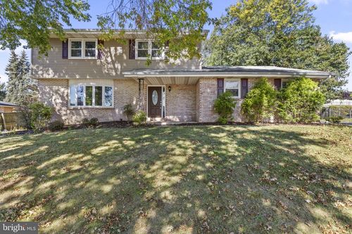 1945 Normandie Dr, YORK, PA, 17408-1535 | Card Image